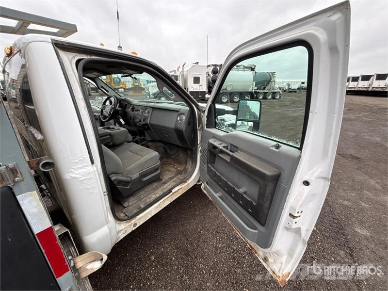 Ford Hiab 077 CL Knuckle Boom on Ford F-550 XLT 4x4 Bo Crane trucks
