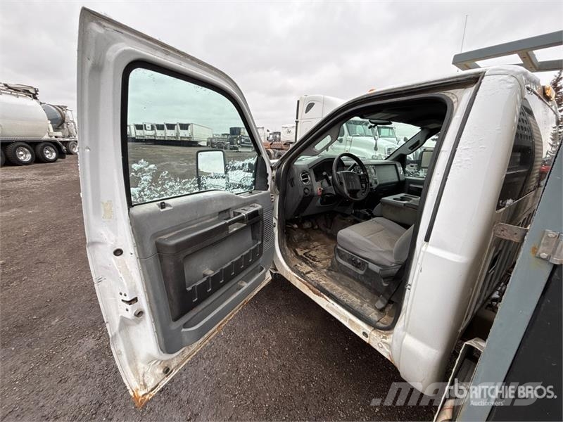 Ford Hiab 077 CL Knuckle Boom on Ford F-550 XLT 4x4 Bo Crane trucks