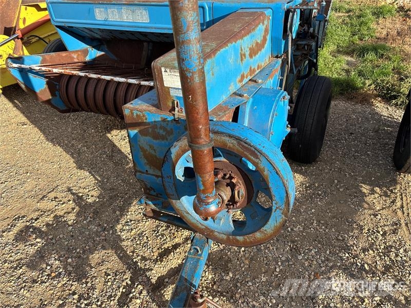 Ford I4-4II Square Baler Square balers
