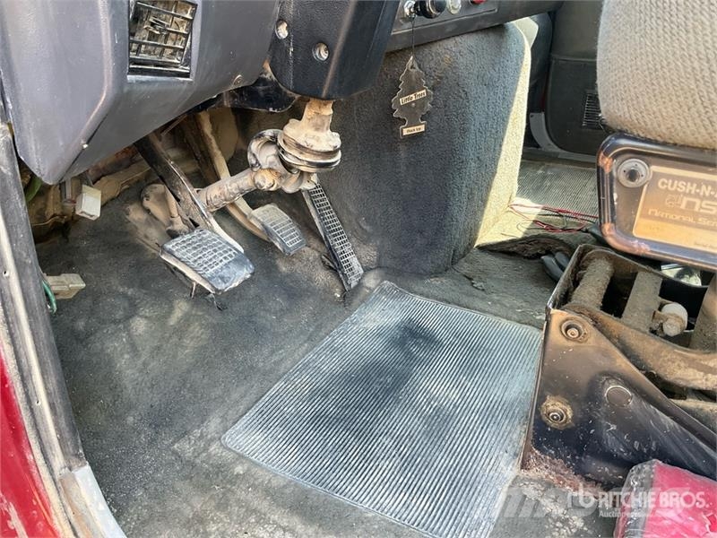 Ford L9000 Φορτηγά Ανατροπή