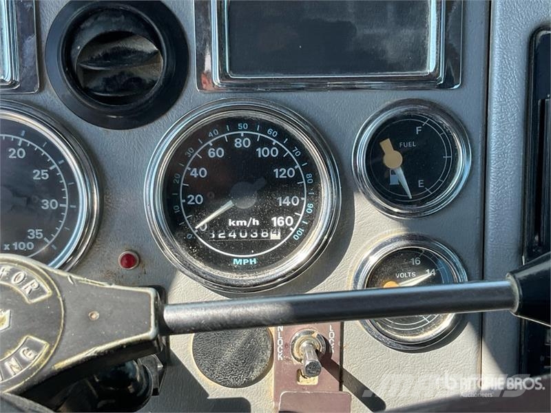 Ford L9000 Φορτηγά Ανατροπή