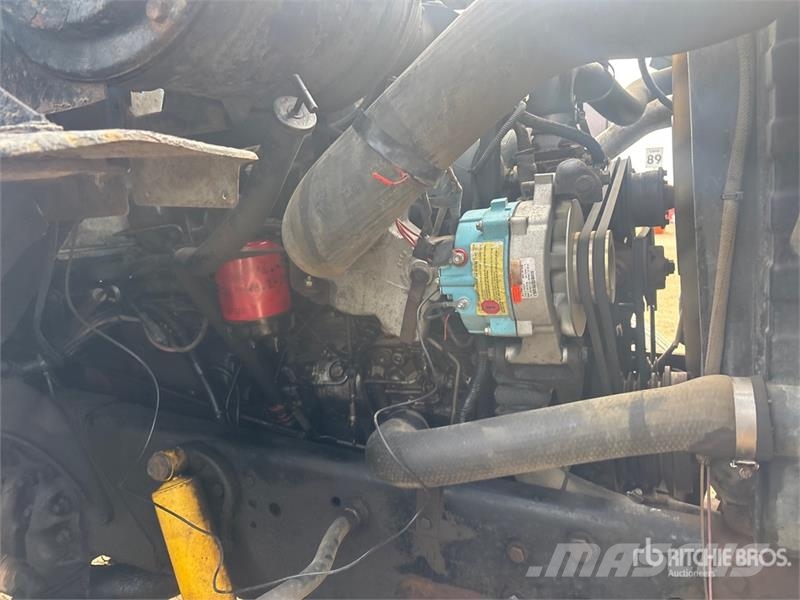 Ford LNT8000F Φορτηγά Ανατροπή