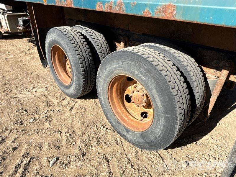 Ford Louisville 6x4 Grain Truck Poljoprivredni / kamioni za žitarice