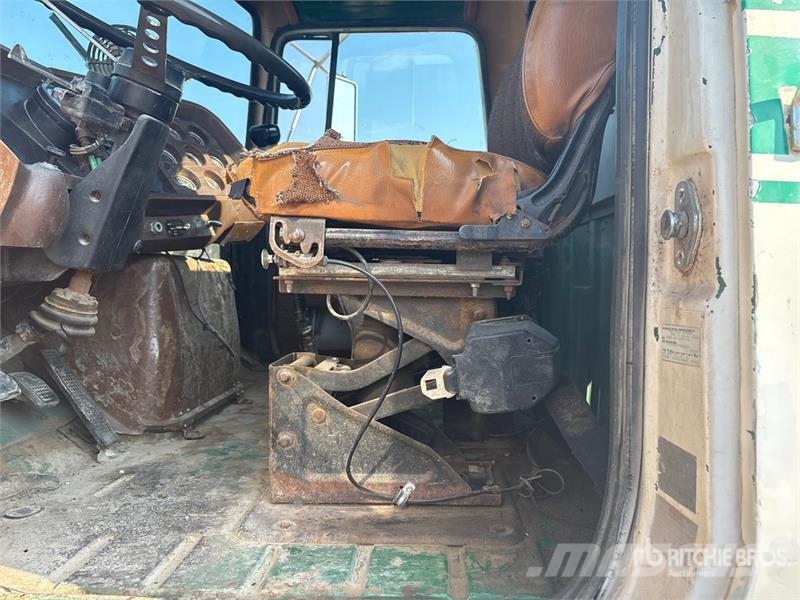 Ford LTL9000 Trekkers