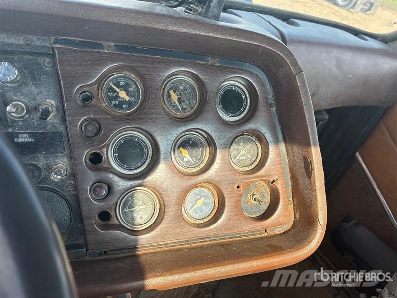 Ford LTL9000 Trekkers