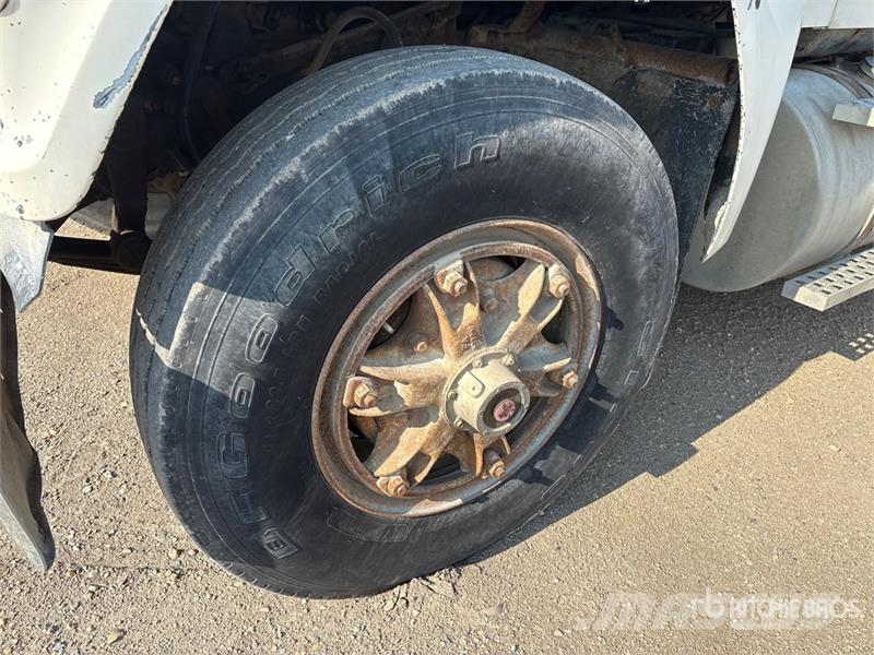 Ford LTL9000 Trekkers