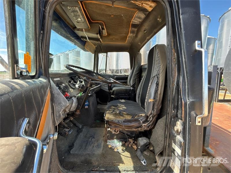 Ford LTL9000 Φορτηγά Kαρότσα με ανοιγόμενα πλαϊνά