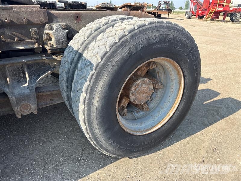 Ford LTL9000 Trekkers