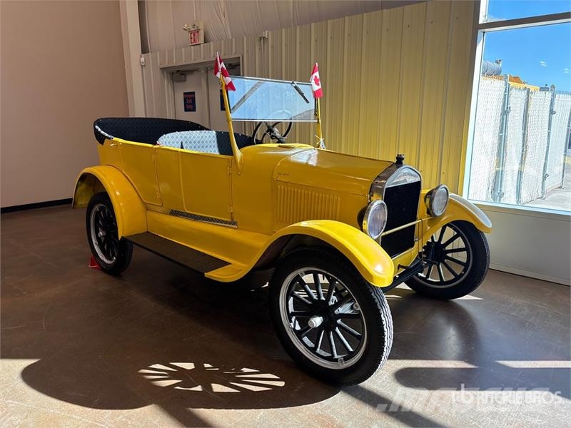 Ford Model T Antique Automobile Voiture