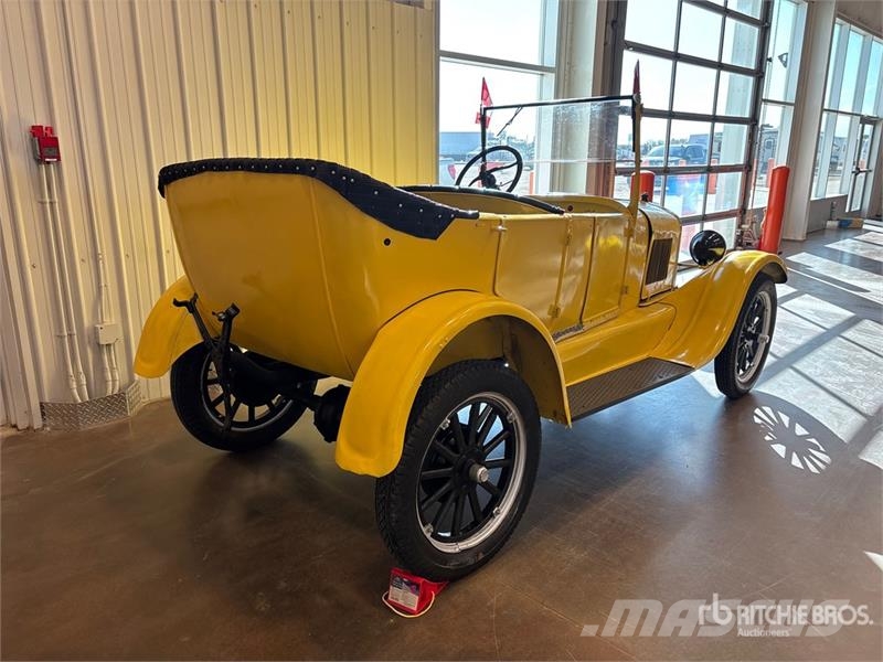 Ford Model T Antique Automobile Voiture