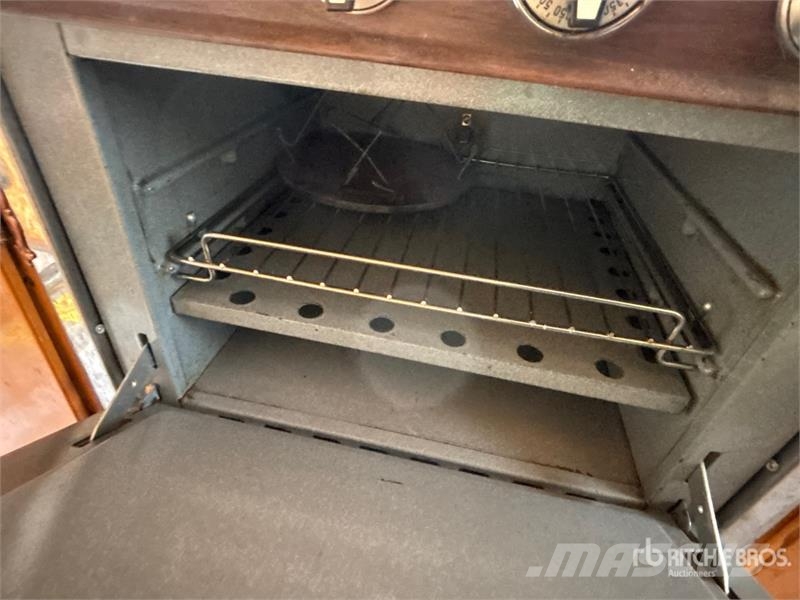 Ford Motor Home Asuntoautot ja asuntovaunut