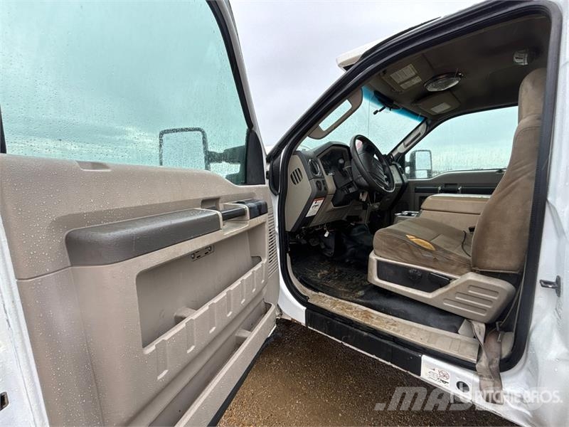 Ford PM 4022 Knuckle Boom on Ford F-550 XLT 4x4 Boom T Автокранове