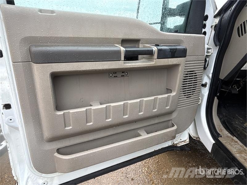 Ford PM 4022 Knuckle Boom on Ford F-550 XLT 4x4 Boom T Автокранове