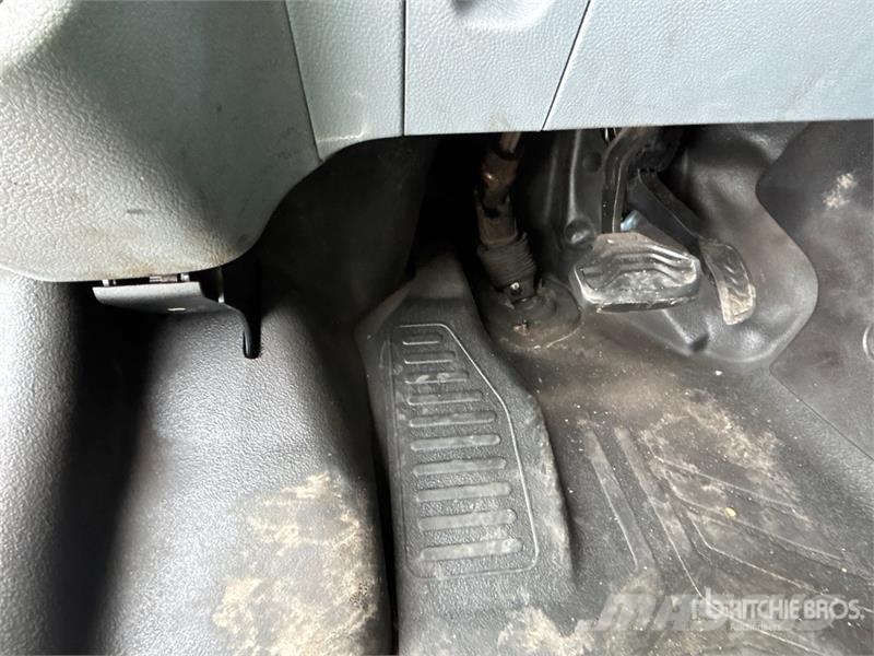 Ford Transit 150 9 Passenger Van Dostavna vozila / kombiji