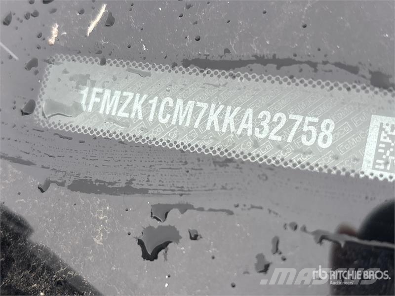 Ford Transit 150 9 Passenger Van Dostavna vozila / kombiji