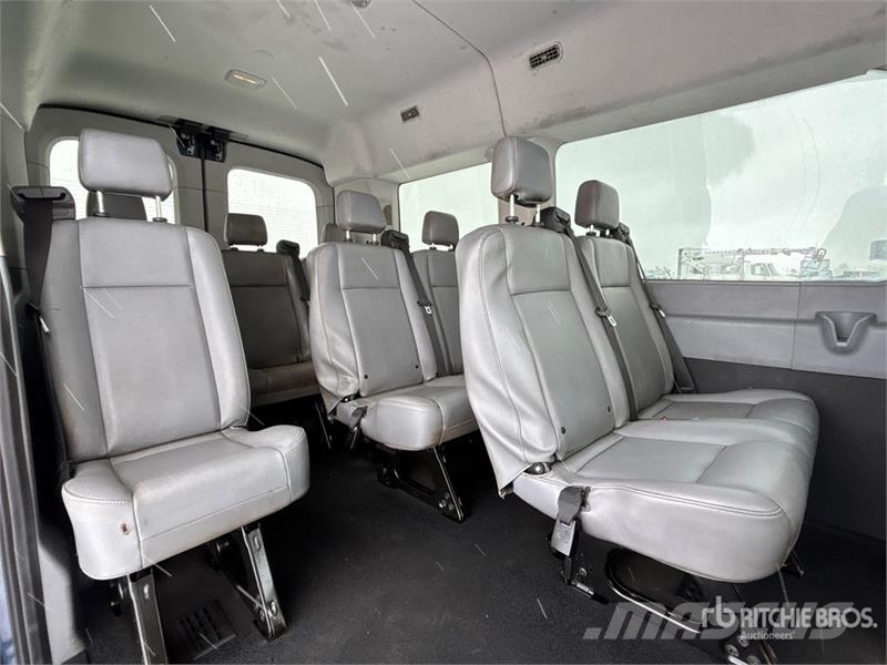 Ford Transit 150 9 Passenger Van Dostavna vozila / kombiji