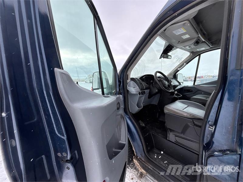 Ford Transit 150 9 Passenger Van Dostavna vozila / kombiji