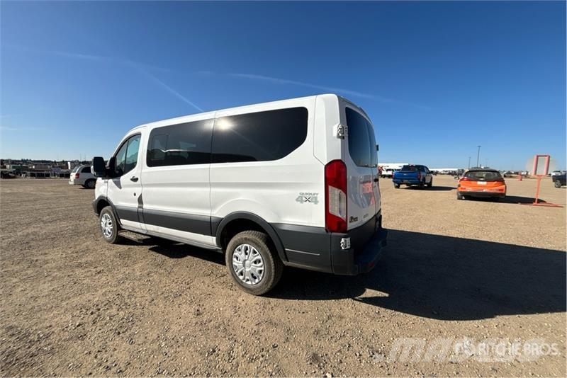 Ford Transit -150 XLT 4x4 8 Passenger Van Dostavna vozila / kombiji