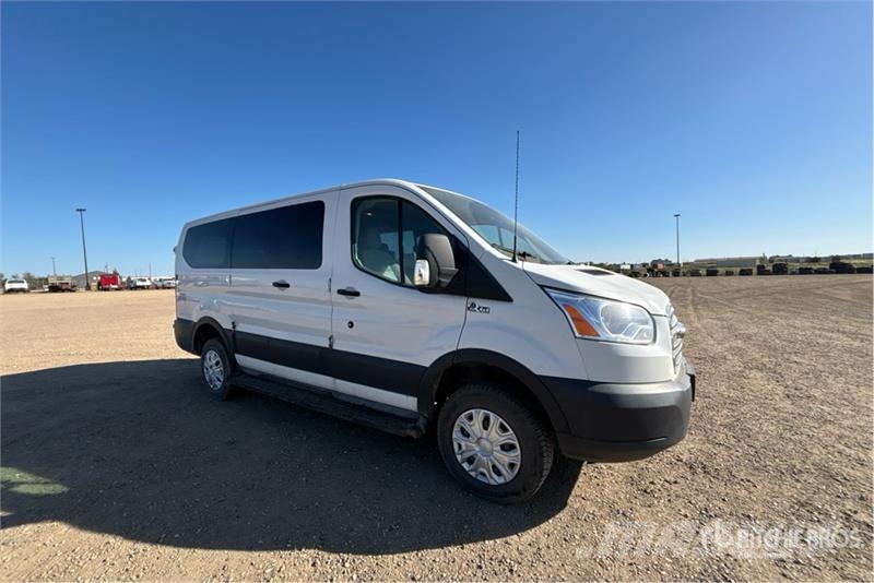 Ford Transit -150 XLT 4x4 8 Passenger Van Dostavna vozila / kombiji