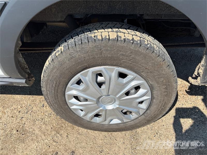 Ford Transit -150 XLT 4x4 8 Passenger Van Dostavna vozila / kombiji