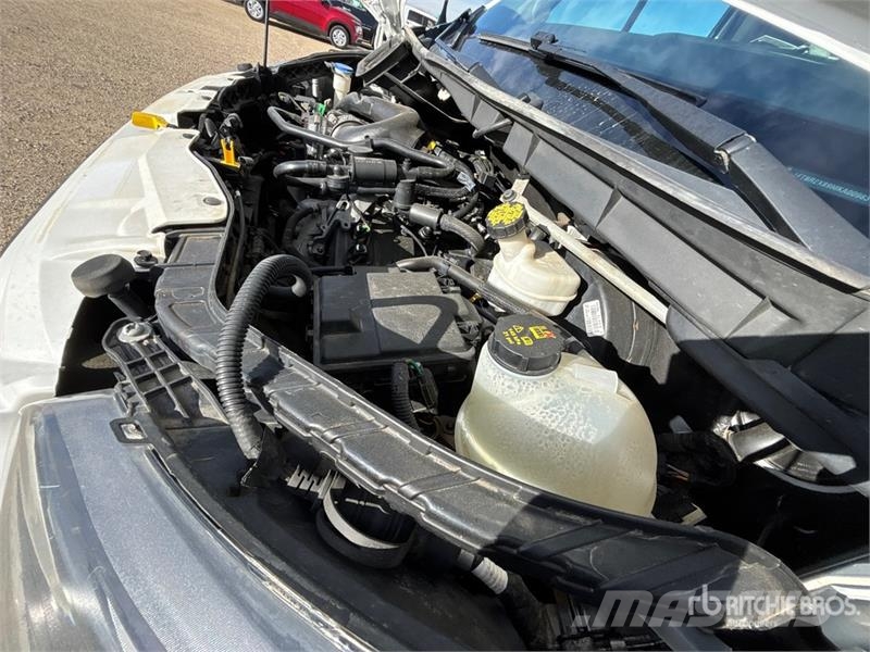 Ford Transit 250 Cargo Van Busy / Vany