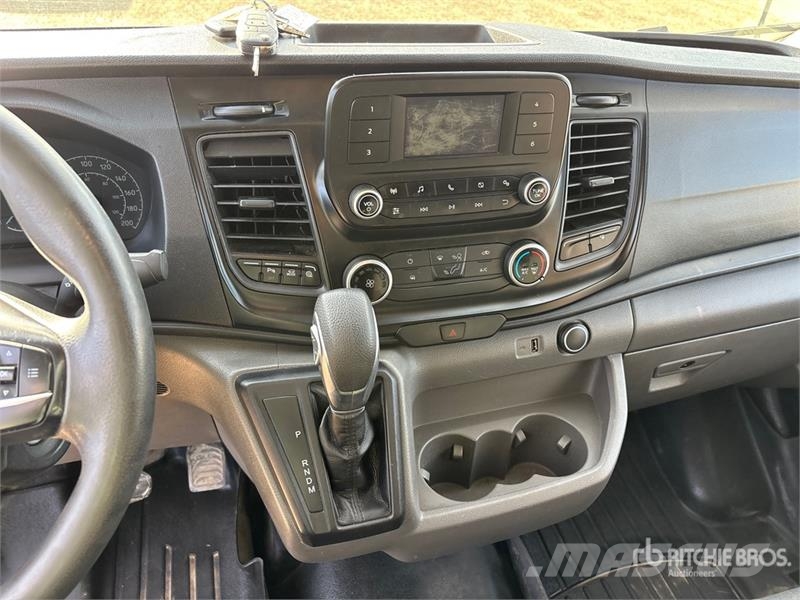 Ford Transit 250 Cargo Van Busy / Vany