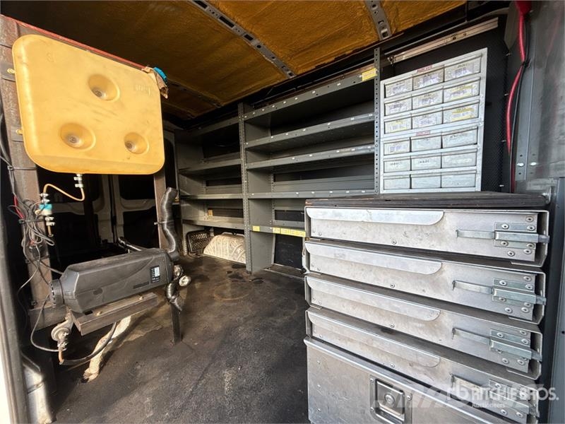 Ford Transit 250 Cargo Van شاحنة مقفلة