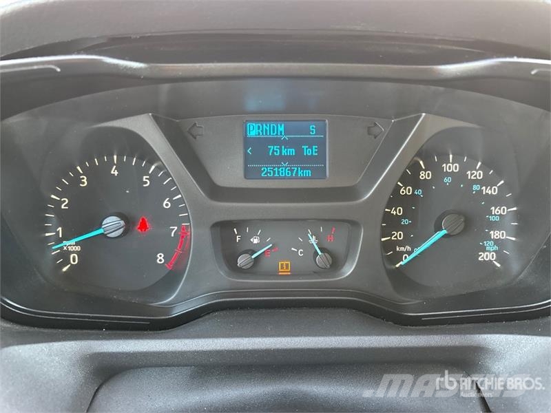 Ford Transit 250 Cargo Van شاحنة مقفلة