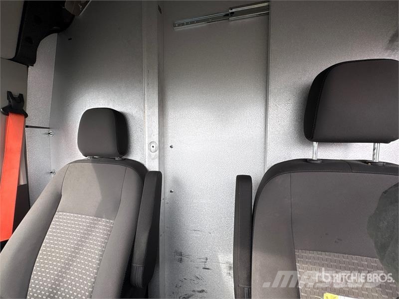 Ford Transit 250 HI Roof Cargo Van Панельні фургони