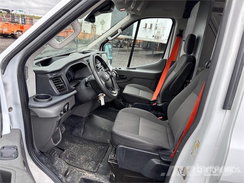 Ford Transit 250 HI Roof Cargo Van Панельні фургони