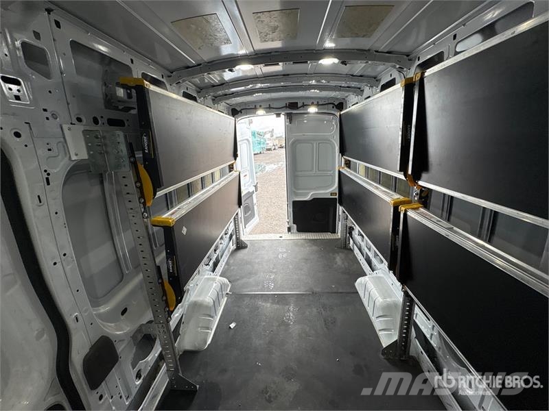 Ford Transit 250 HI Roof Cargo Van Панельні фургони