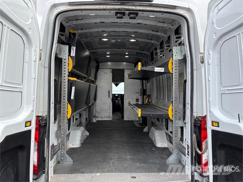 Ford Transit 250 HI Roof Cargo Van Панельні фургони