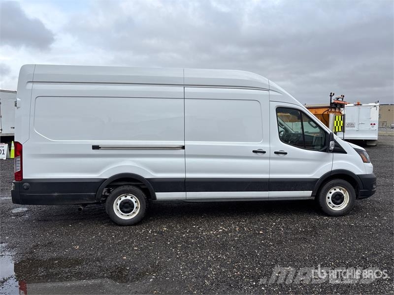 Ford Transit 250 HI Roof Cargo Van Панельні фургони