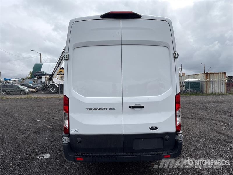 Ford Transit 250 HI Roof Cargo Van Панельні фургони
