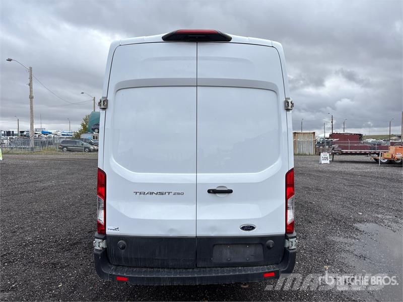 Ford Transit 250 HI Roof Cargo Van Панельні фургони