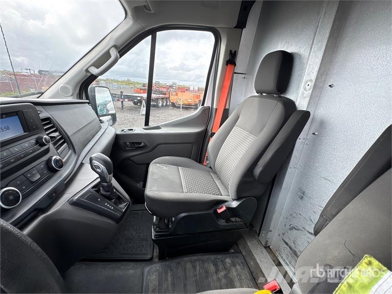 Ford Transit 250 HI Roof Cargo Van Панельні фургони