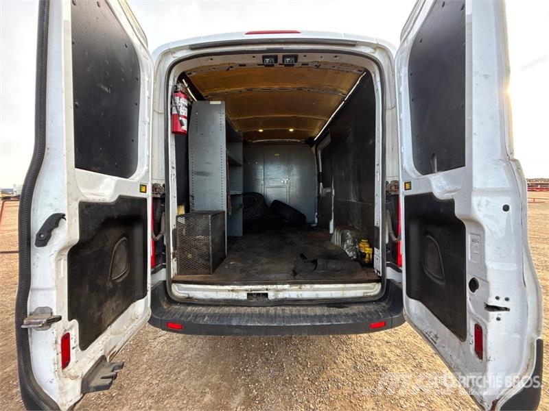Ford Transit 350 Cargo Van Transporterek