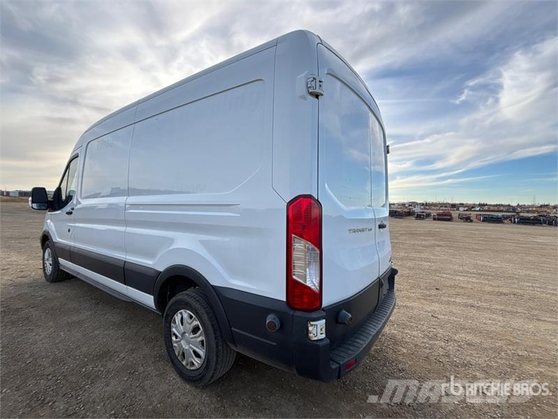 Ford Transit 350 Cargo Van Transporterek