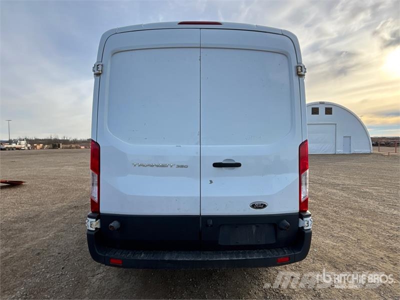 Ford Transit 350 Cargo Van Transporterek