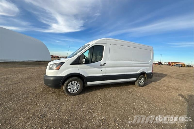 Ford Transit 350 Cargo Van Transporterek