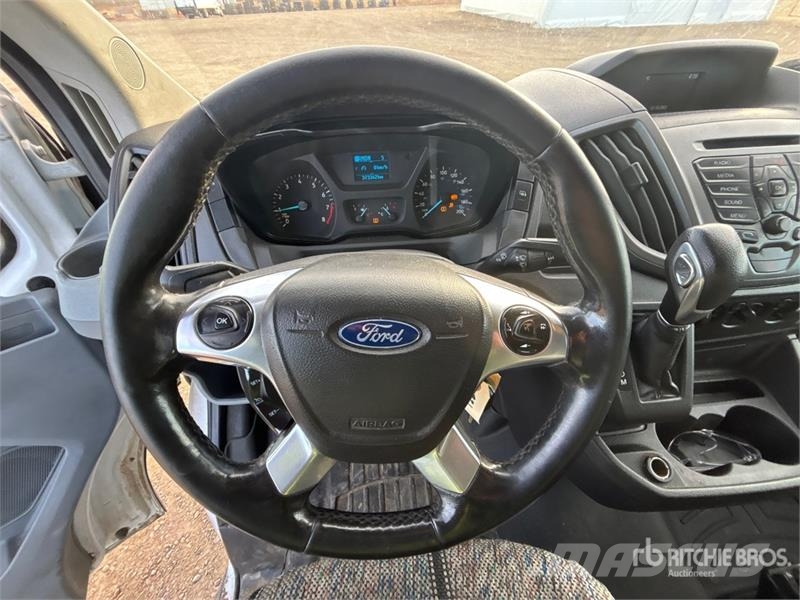 Ford Transit 350 Cargo Van Transporterek