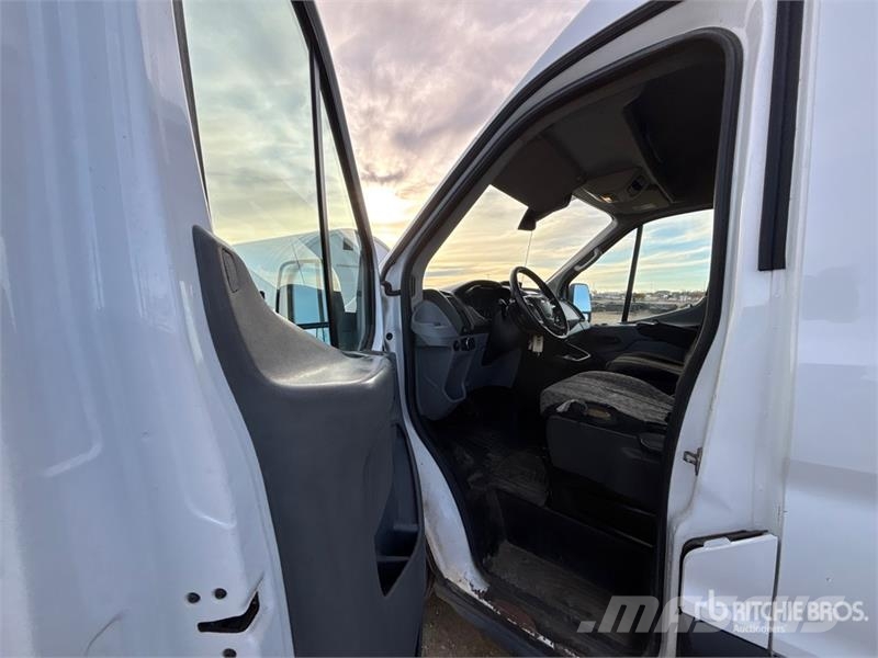 Ford Transit 350 Cargo Van Transporterek
