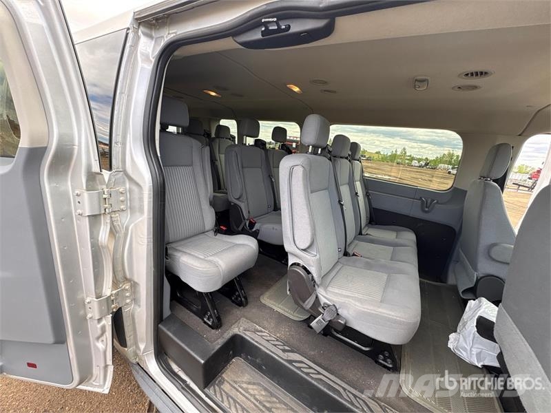 Ford Transit 350 XLT 11 Passenger Van Панельні фургони
