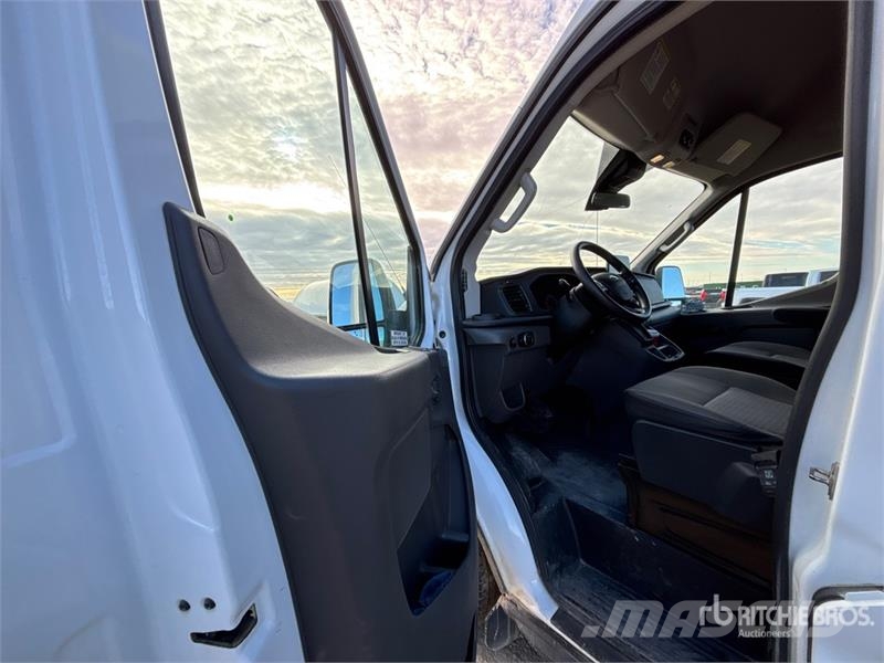 Ford Transit 350HD XLT AWD 11 Passenger Van Varebiler