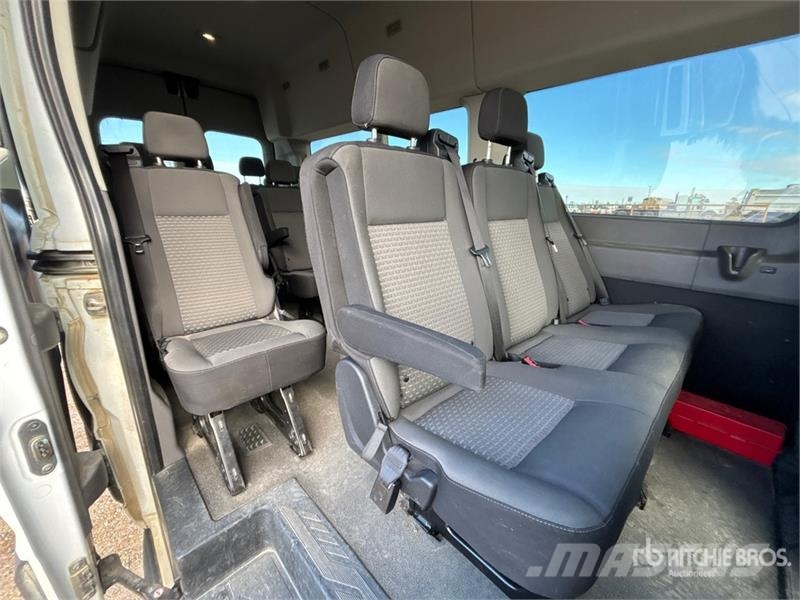 Ford Transit 350HD XLT AWD 11 Passenger Van Varebiler