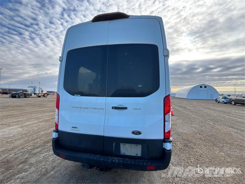 Ford Transit 350HD XLT AWD 11 Passenger Van Varebiler