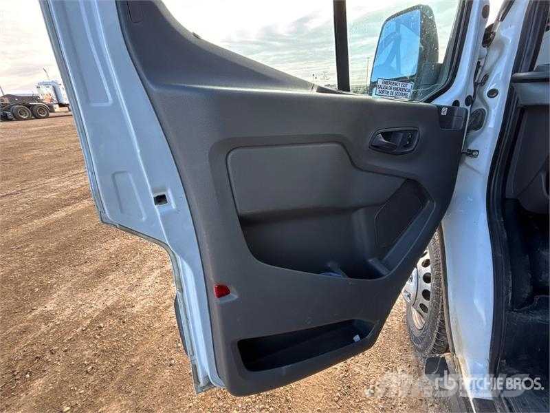 Ford Transit 350HD XLT AWD 11 Passenger Van Varebiler