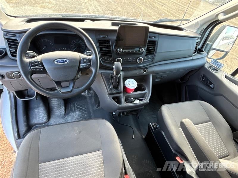 Ford Transit 350HD XLT AWD 11 Passenger Van Varebiler