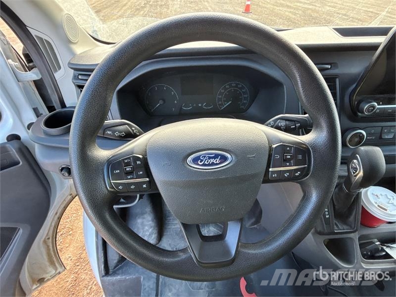 Ford Transit 350HD XLT AWD 11 Passenger Van Varebiler