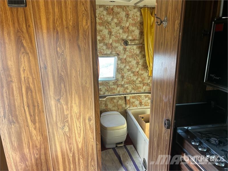 Ford Travelaire Motor Home المنازل المتنقلة والكرافانات